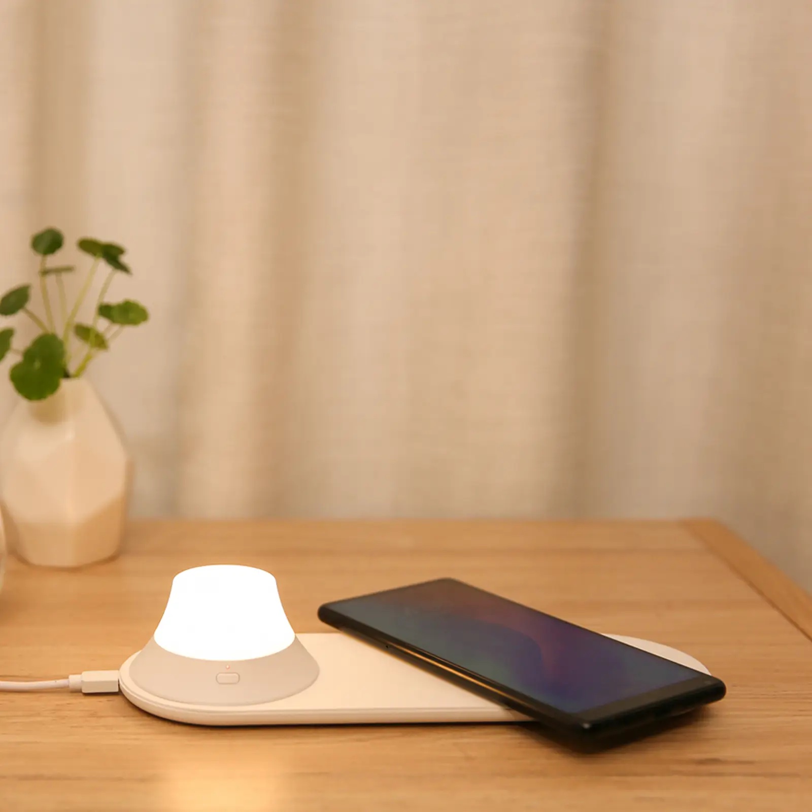 Bild von Yeelight LED night light, wireless charger