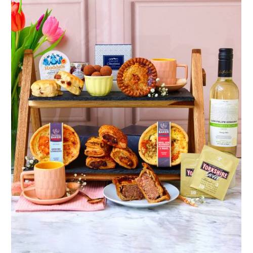 Bild von Prestige Hampers Afternoon Tea – Afternoon Tea Gifts – Pastry Gifts – Pie Gifts – Bakery Gifts – Pastry Hampers