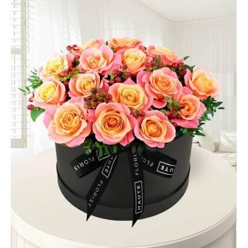 Bild von Perfectly Pink – Hat Box Flowers – Haute Florist – Birthday Flowers – Luxury Flowers – Luxury Flower Delivery